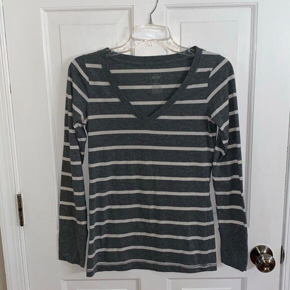🔥3/$20🔥 Mossimo long sleeve striped t-shirt size M (cut small) - Picture 1 of 7